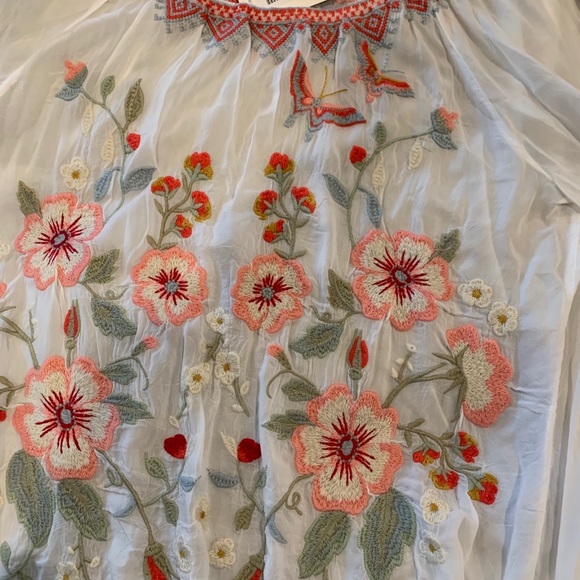 Johnny Was Off White, Coral, and Green Rayon Grace Floral Top. Size Small.  NWT - Picture 5 of 11
